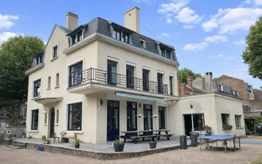 Maison À vendre  9 chambres 380 m²