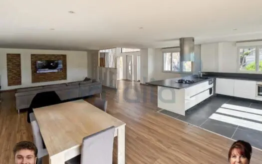 Maison À vendre 5 chambres 255 m²