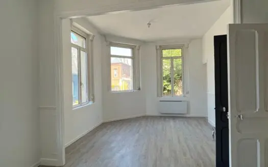Appartement À louer  3 chambres 80 m²