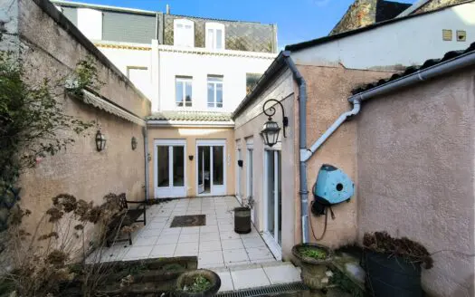 Maison À vendre  5 chambres 198 m²